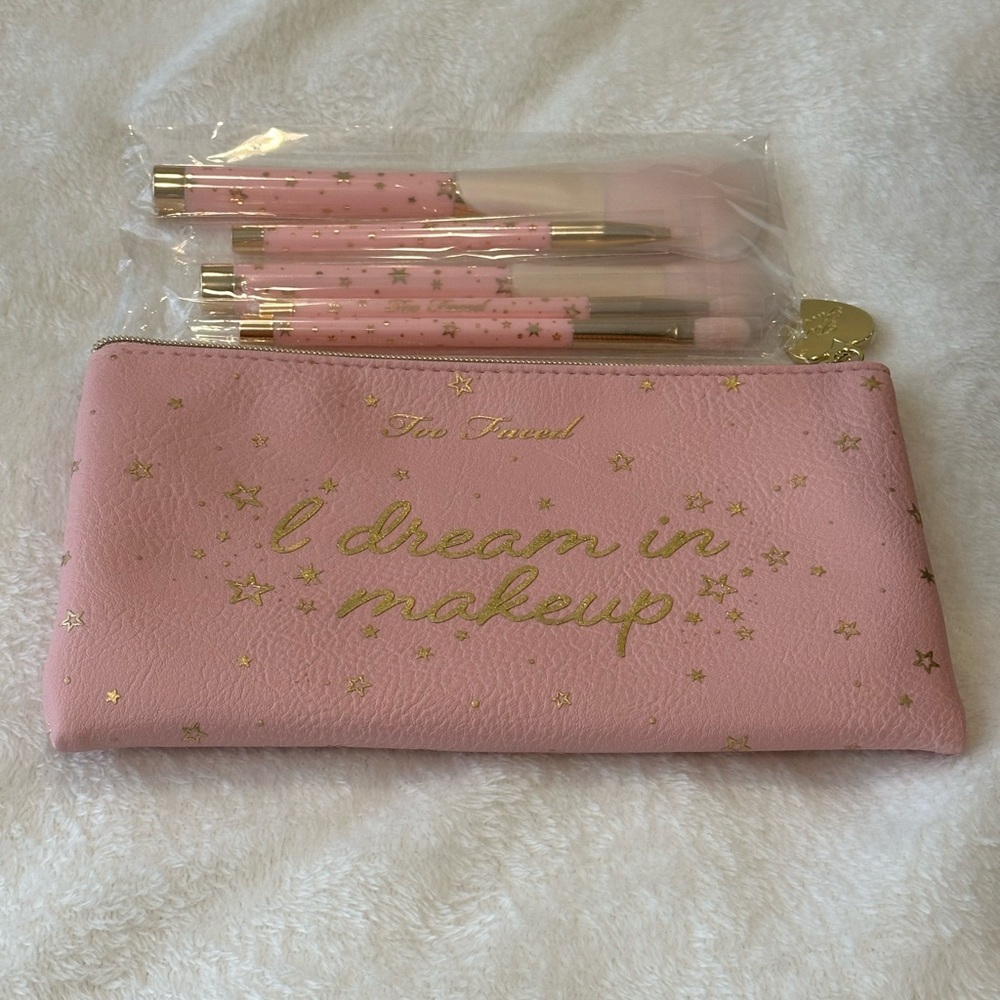 Too Faced Christmas Dreams Pink Makeup Brush Set with Pouch